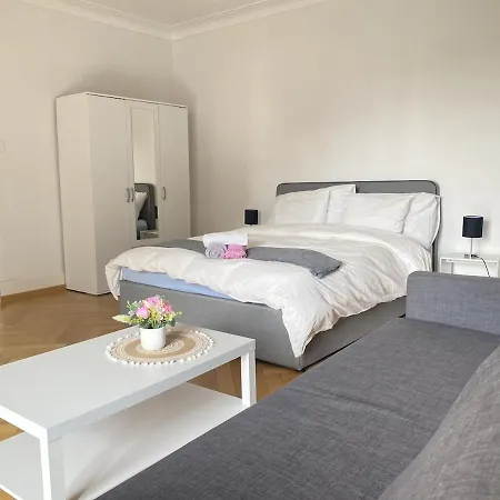 Cozy Close To Center And Train Station