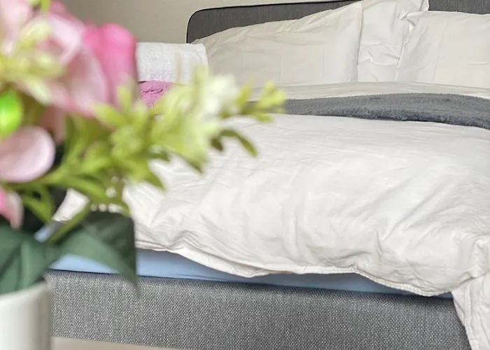 아파트 Cozy Close To Center And Train Station *